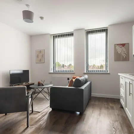 Modern 1 Bedroom In With Parking Apartment