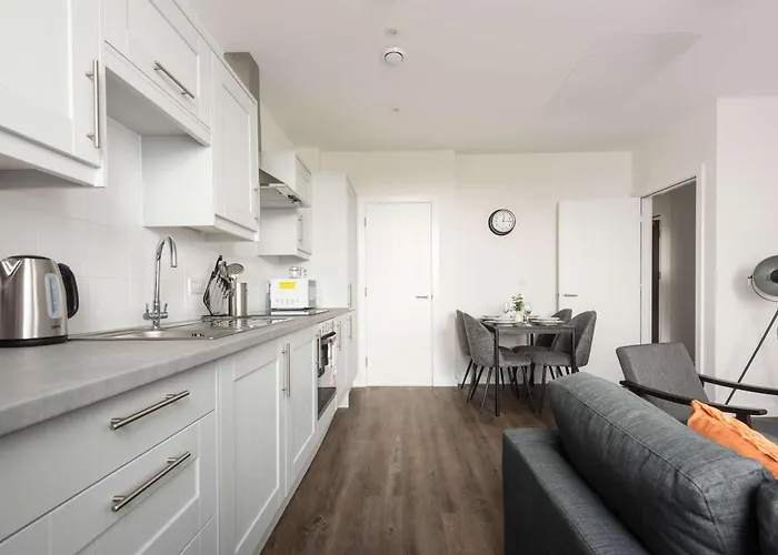 Modern 1 Bedroom In With Parking דירה