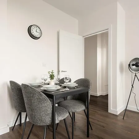 Apartmán Modern 1 Bedroom In With Parking