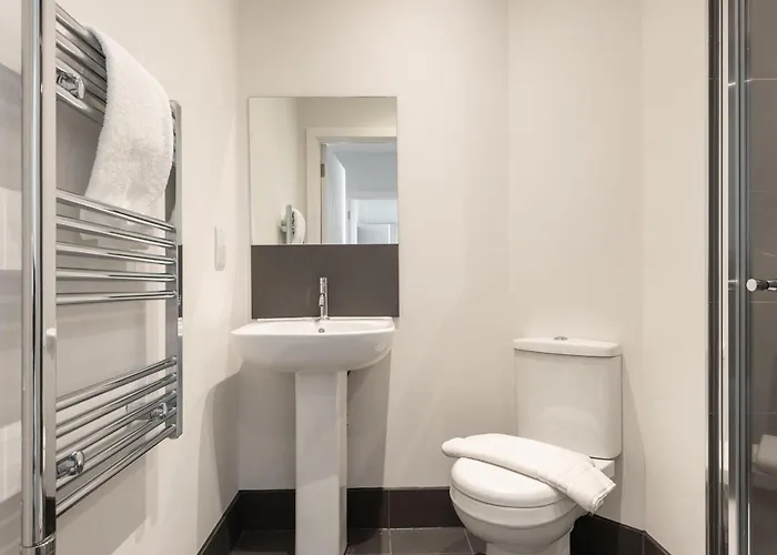 Modern 1 Bedroom In With Parking * York