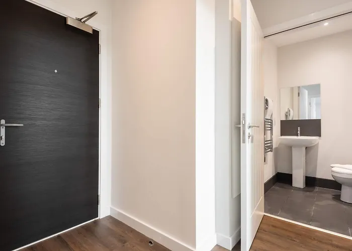 Modern 1 Bedroom In With Parking York